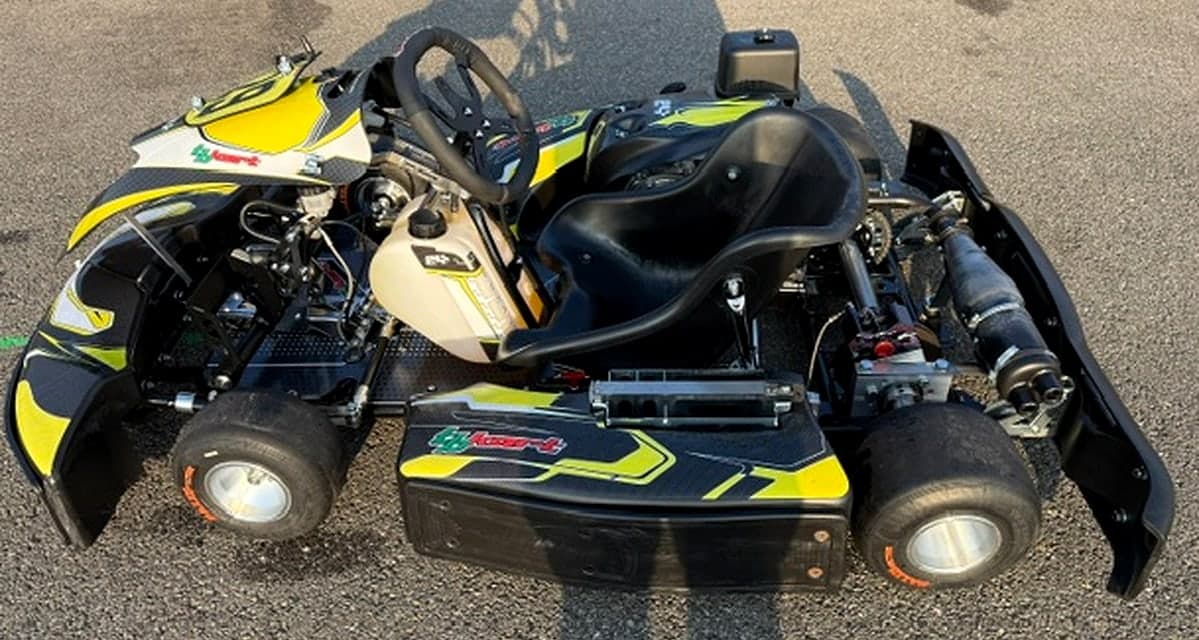 Kart TB Kart R-One visto di lato, con serbatoio, sedile e scarico